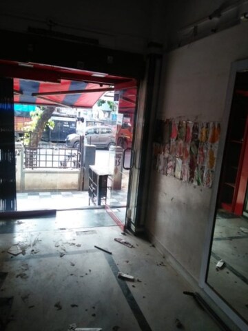  Shop For Rent in Gini Apartment, Malad East