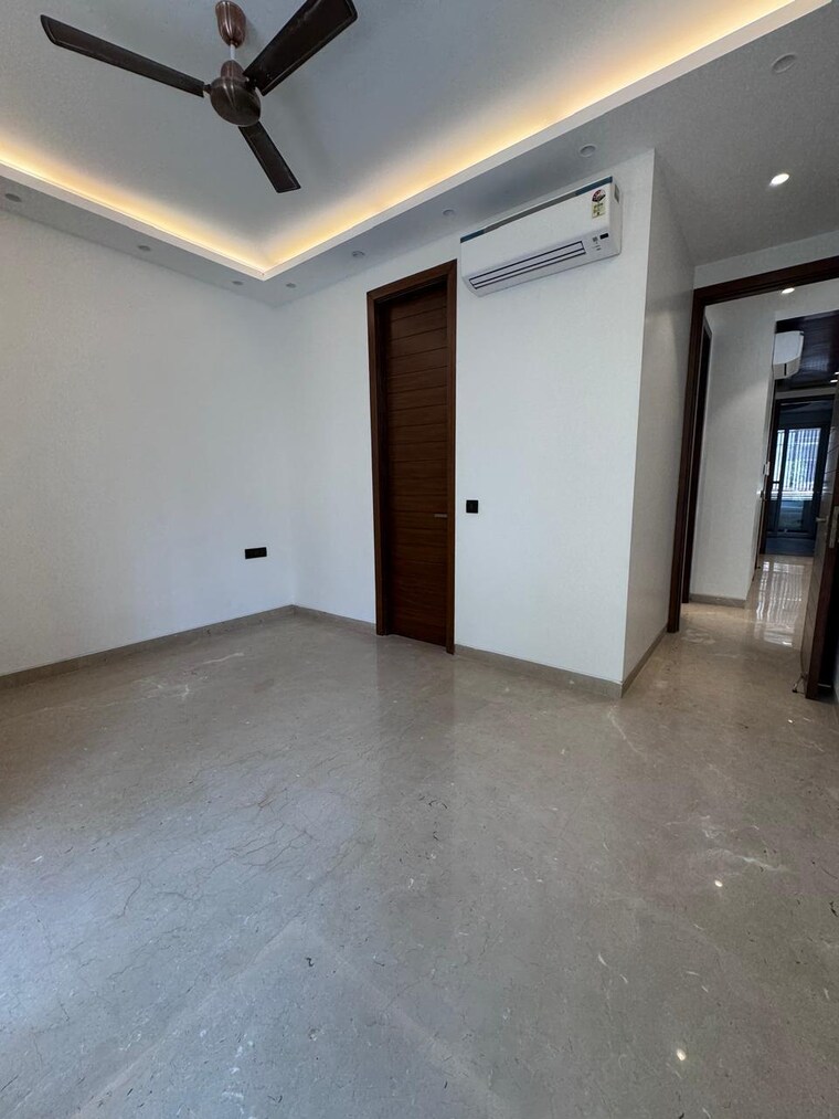 Room, jungpura extension 3 Bedroom 208 Sq.Yd. Builder Floor In Jungpura Extension Delhi 9482110