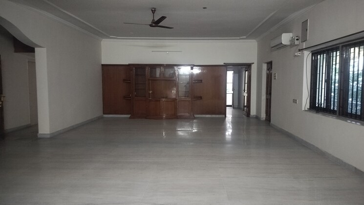 Room, jubilee hills Commercial Warehouse 900 Sq.Yd. In Jubilee Hills Hyderabad 9482134