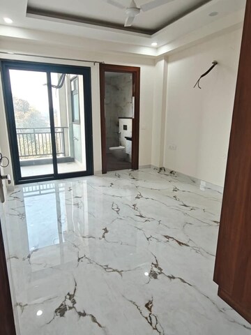 Room in 3 BHK Builder Floor at Sector 22 – for Rent