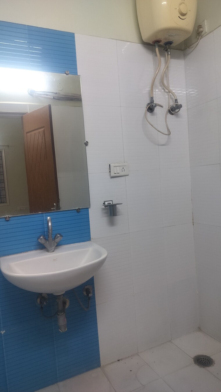 Bathroom, jubilee hills 3 Bedroom 2800 Sq.Ft. Apartment In Jubilee Hills Hyderabad 9482308