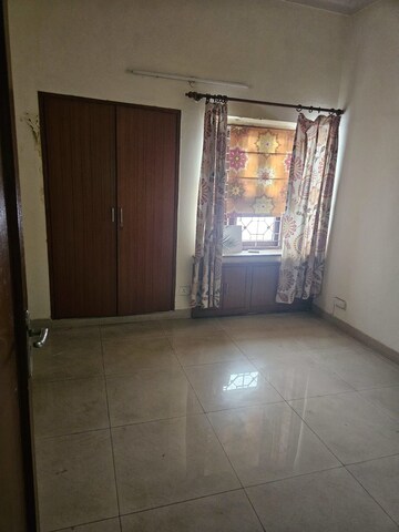 Room in 2 BHK Builder Floor at South Extension I – for Rent