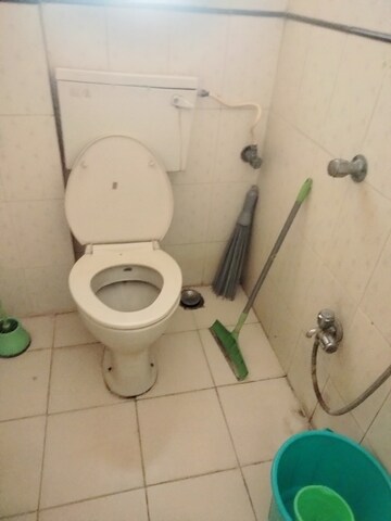 Bathroom in 1 BHK Apartment at Jyoti Complex, Goregaon East – for Rent
