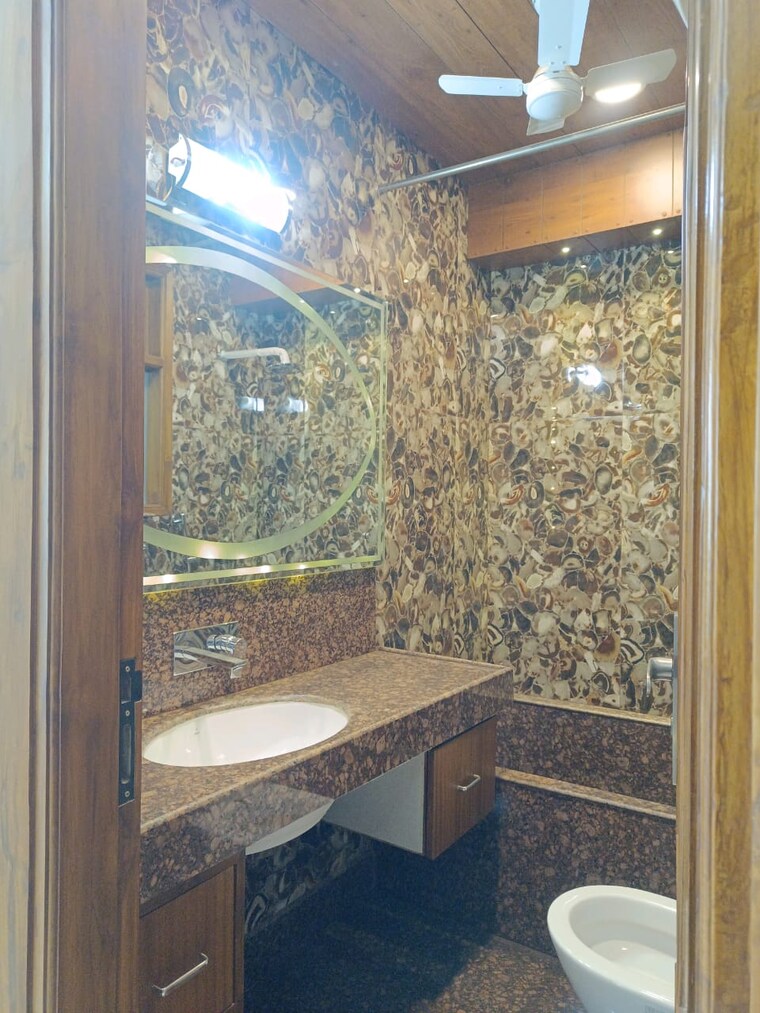 Living Room, sector 47 3 Bedroom 200 Sq.Yd. Builder Floor In Sector 47 Noida 9482322