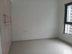 Room in 2 BHK Apartment at Kalpataru Immensa E, Kolshet Road – for Rent