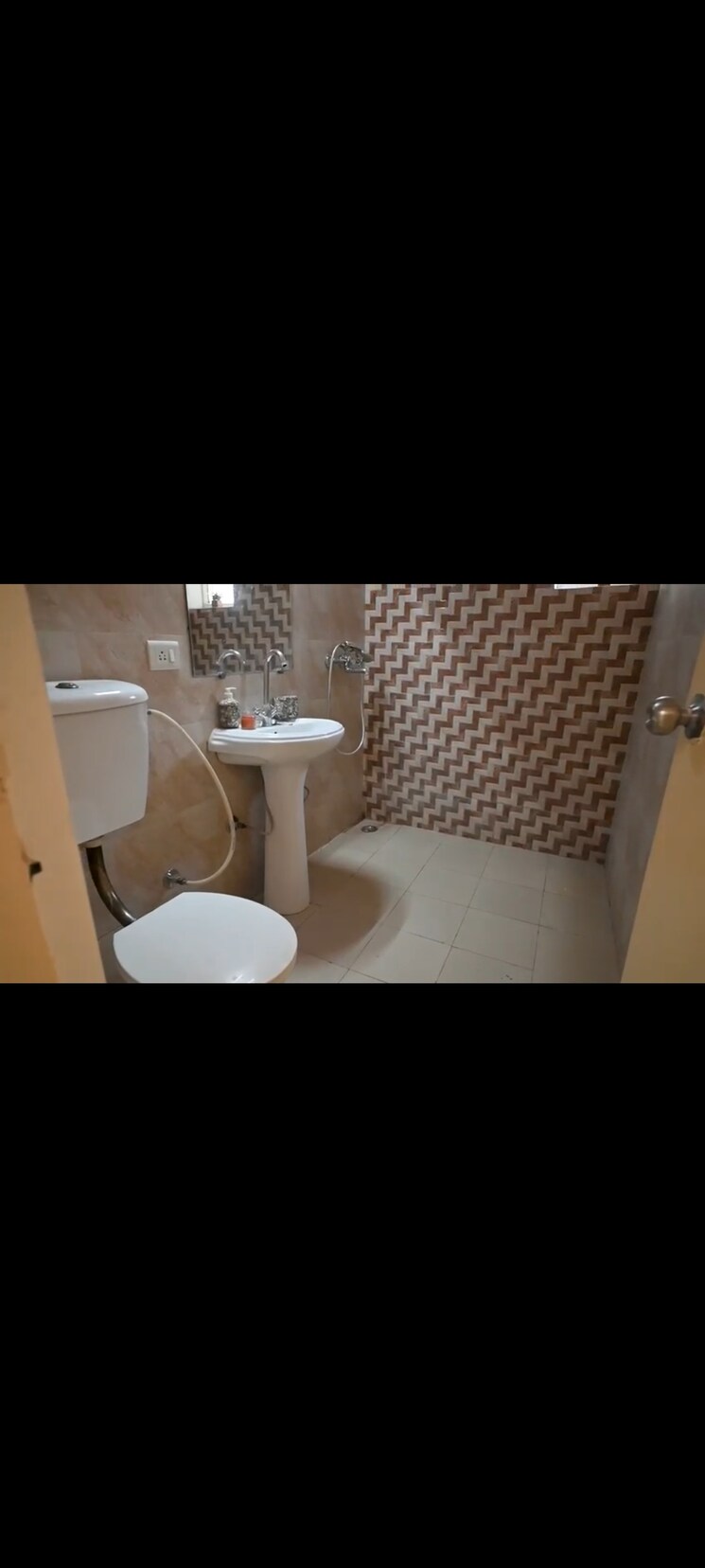 Bathroom, gaur-city-2-14th-avenue 2 Bedroom 1040 Sq.Ft. Apartment In Sector 16c Greater Noida Greater Noida 9482417