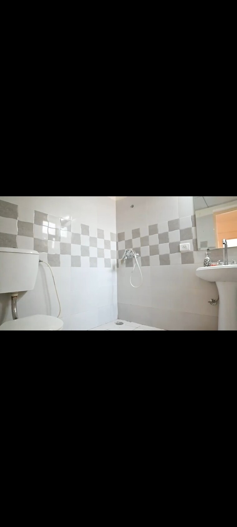 Bathroom, gaur-city-2-14th-avenue 2 Bedroom 1040 Sq.Ft. Apartment In Sector 16c Greater Noida Greater Noida 9482417