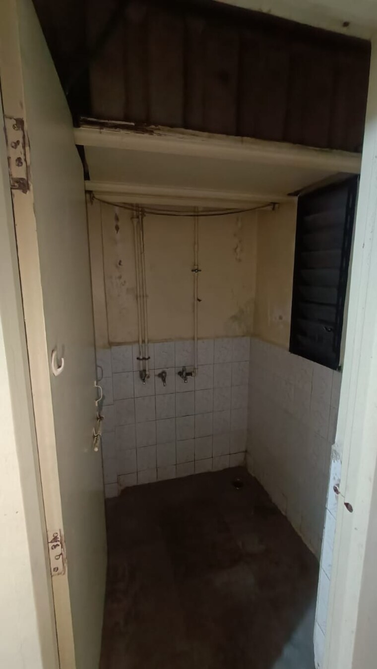 Bathroom, shri-siddhi 1.5 Bedroom 530 Sq.Ft. Apartment In Katraj Pune 9482342