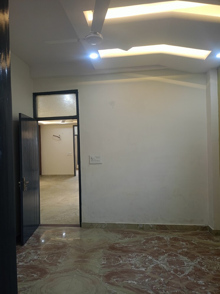 Room, aman-plaza 4 Bedroom 121 Sq.Mt. Builder Floor In Shakti Khand iv Ghaziabad 9482324