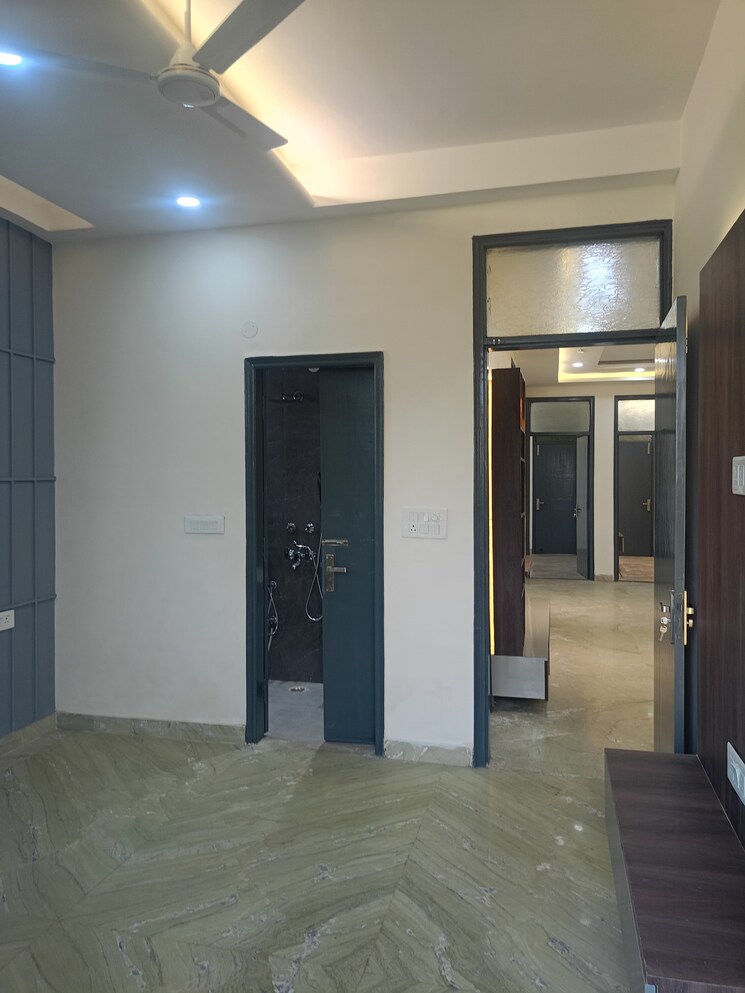 Room, aman-plaza 4 Bedroom 121 Sq.Mt. Builder Floor In Shakti Khand iv Ghaziabad 9482324