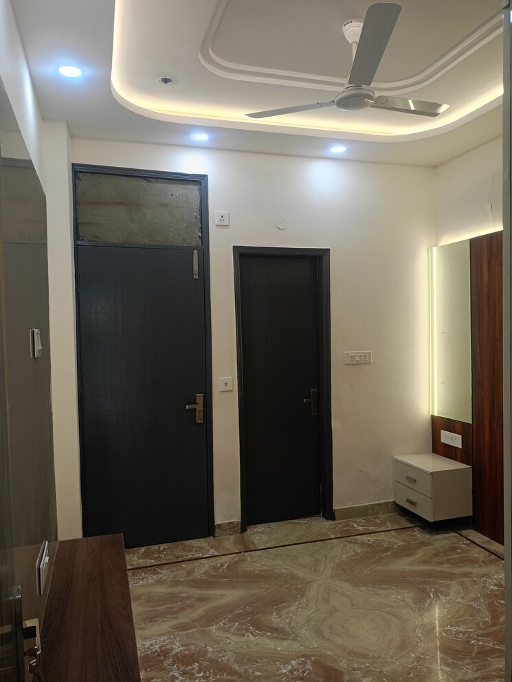 Room, aman-plaza 4 Bedroom 121 Sq.Mt. Builder Floor In Shakti Khand iv Ghaziabad 9482324