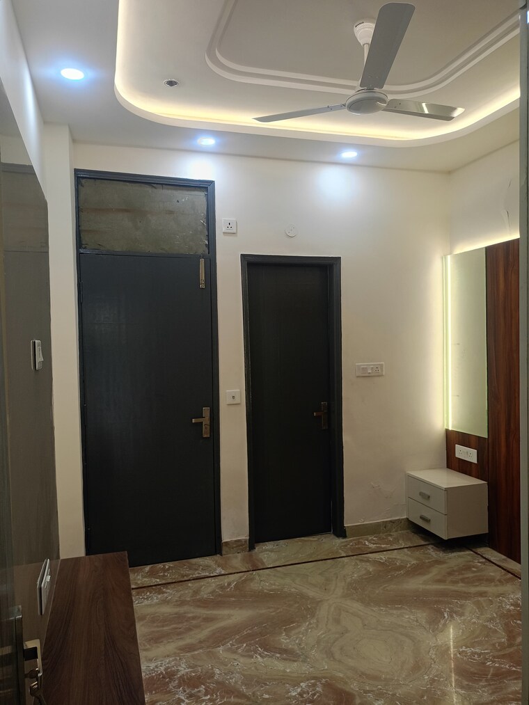 Room, aman-plaza 4 Bedroom 121 Sq.Mt. Builder Floor In Shakti Khand iv Ghaziabad 9482324