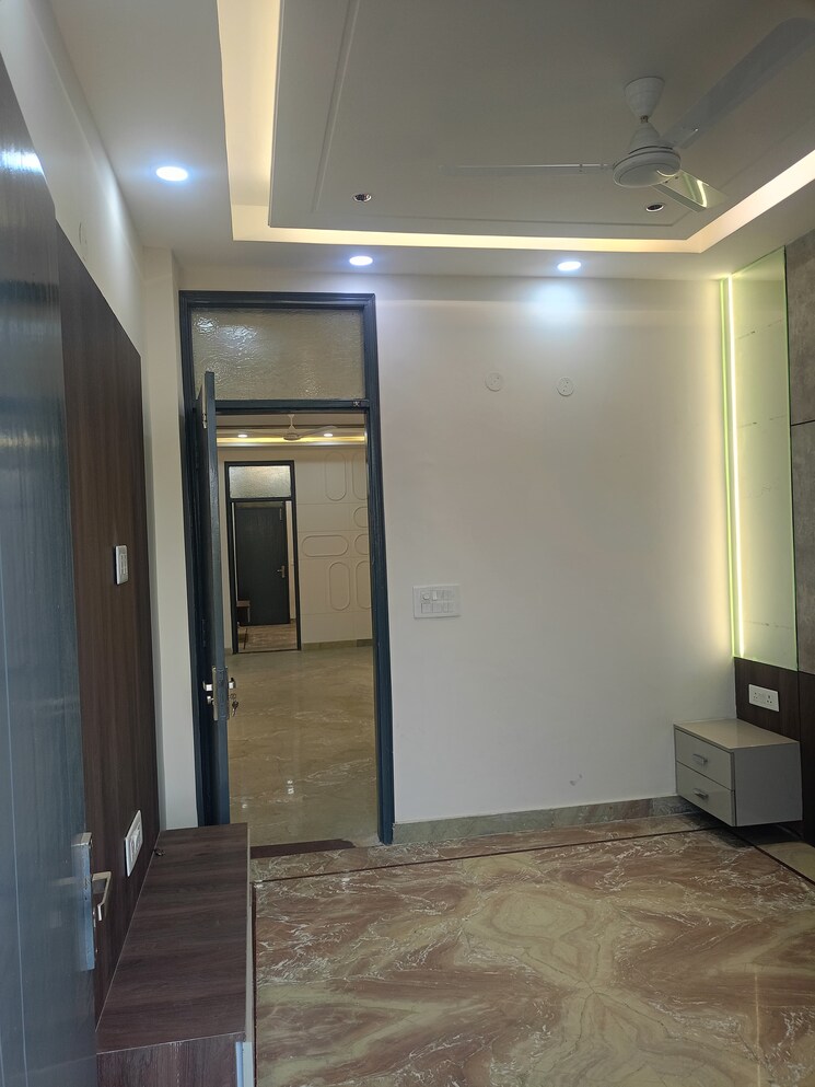 Room, aman-plaza 4 Bedroom 121 Sq.Mt. Builder Floor In Shakti Khand iv Ghaziabad 9482324