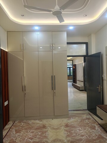 Room in 4 BHK Builder Floor at Aman Plaza, Shakti Khand iv – for Sale