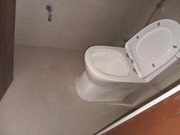 Bathroom in 3.5 BHK Apartment at Embassy One Thane, Panch Pakhadi – for Rent