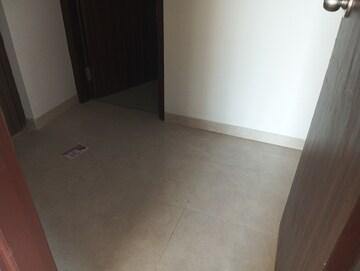 Room in 3.5 BHK Apartment at Embassy One Thane, Panch Pakhadi – for Rent