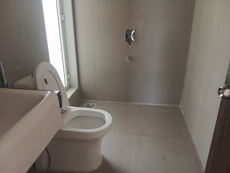 Bathroom, embassy-one-thane 3.5 Bedroom 1200 Sq.Ft. Apartment In Panch Pakhadi Thane 9482413