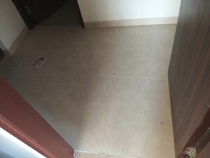 Room in 3.5 BHK Apartment at Embassy One Thane, Panch Pakhadi – for Rent