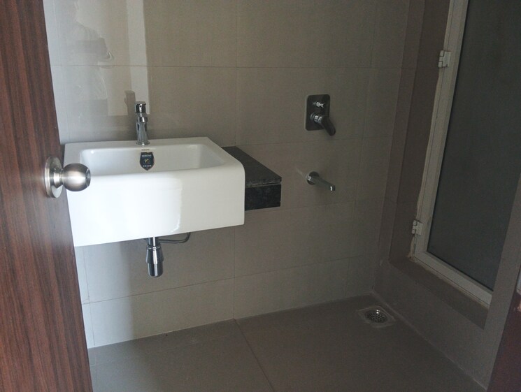 Bathroom, embassy-one-thane 3.5 Bedroom 1200 Sq.Ft. Apartment In Panch Pakhadi Thane 9482413