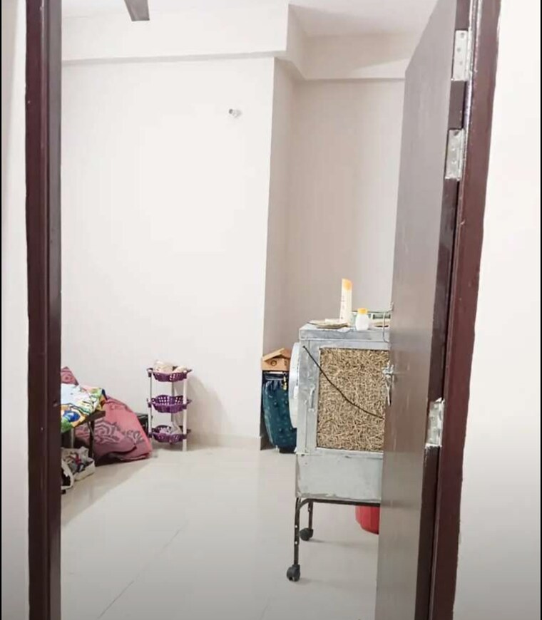 Bedroom, sadar bazaar 3 Bedroom 1500 Sq.Ft. Independent House In Sadar Bazaar Lucknow 9482420
