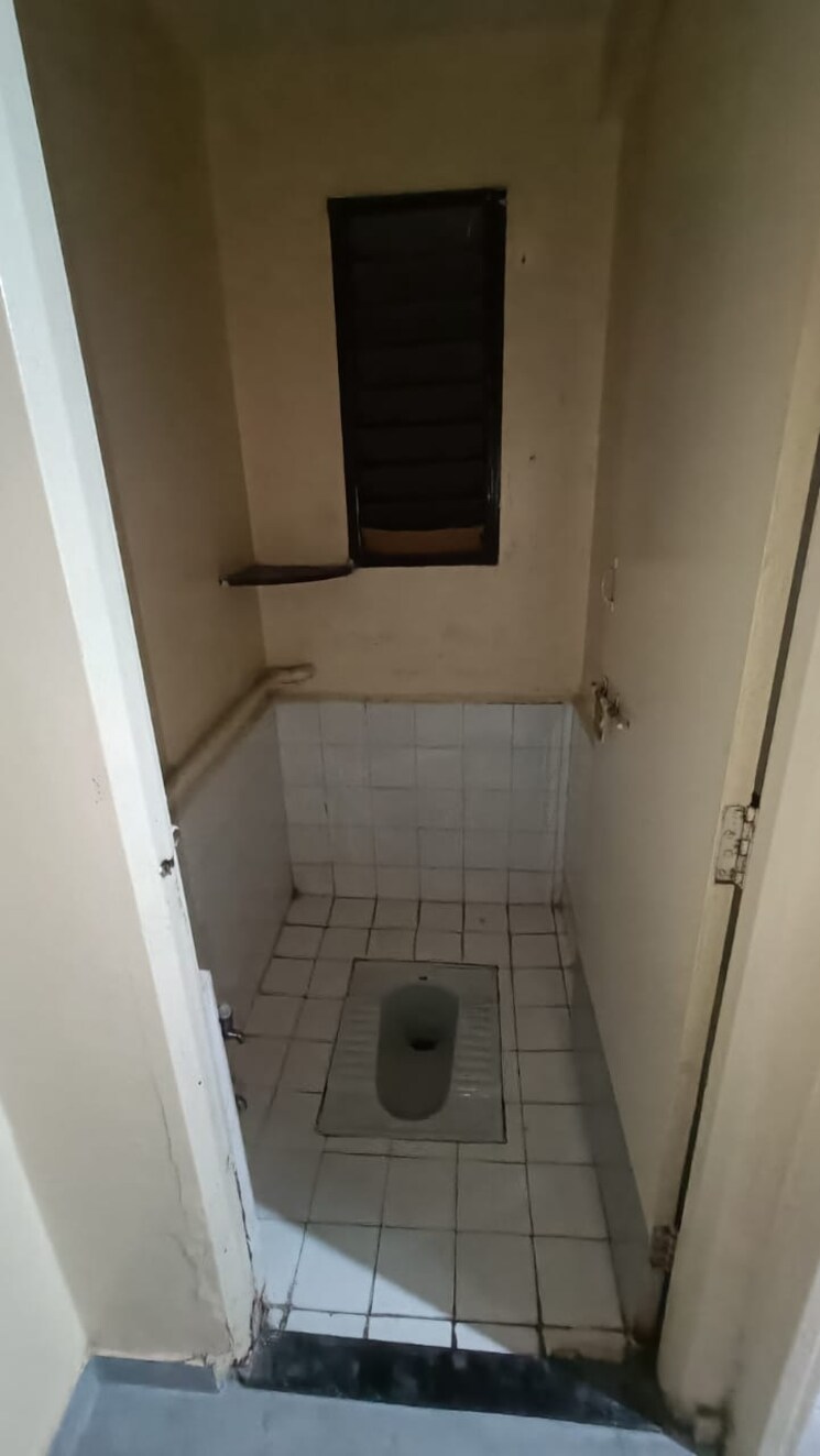 Bathroom, shri-siddhi 1.5 Bedroom 545 Sq.Ft. Apartment In Katraj Pune 9482431