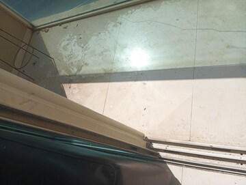 Furnished Amenities in 2 BHK Apartment at Sheth Vasant Lawns, Laxmi Nagar – for Rent