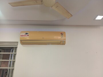 Furnished Amenities in 2 BHK Apartment at Sheth Vasant Lawns, Laxmi Nagar – for Rent