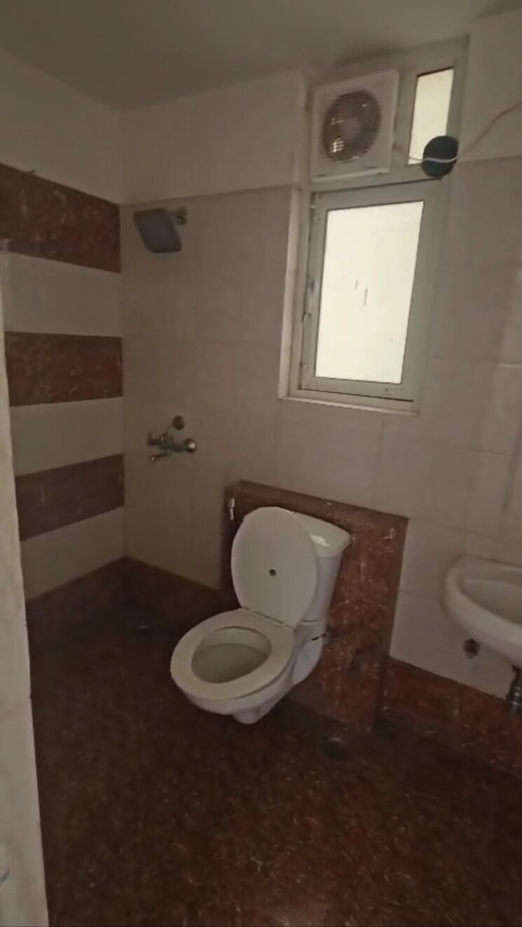 Bathroom, shree-vardhman-flora 2 Bedroom 1300 Sq.Ft. Apartment In Sector 90 Gurgaon 9482506