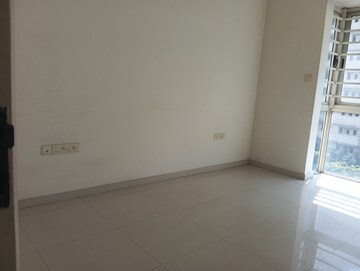 Room in 2 BHK Apartment at Sheth Vasant Lawns, Laxmi Nagar – for Sale