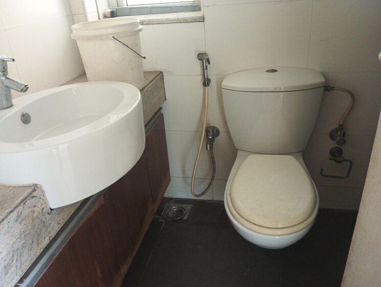Bathroom, sheth-vasant-lawns 2 Bedroom 830 Sq.Ft. Apartment In Laxmi Nagar Thane 9482545