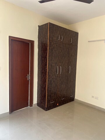 Room in 3 BHK Apartment at Ardee City, Sector 52 – for Rent