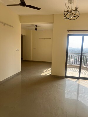 Room in 3 BHK Apartment at Ardee City, Sector 52 – for Rent