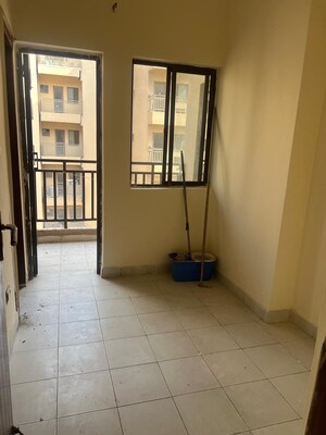 Room in 3 BHK Apartment at Ardee City, Sector 52 – for Rent