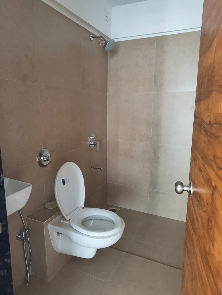 Bathroom, je-and-vee-om-trimurti 1 Bedroom 645 Sq.Ft. Apartment In Malad East Mumbai 9482604
