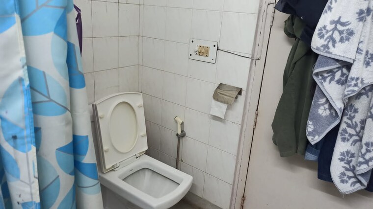 Bathroom, sector 10 dwarka 2 Bedroom 1300 Sq.Ft. Apartment In Sector 10 Dwarka Delhi 9482619