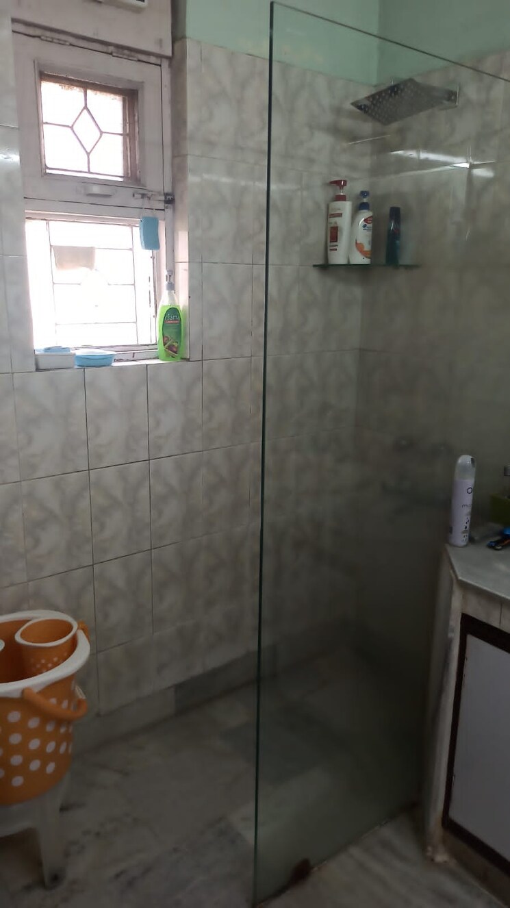 Bathroom, sector 10 dwarka 2 Bedroom 1300 Sq.Ft. Apartment In Sector 10 Dwarka Delhi 9482619