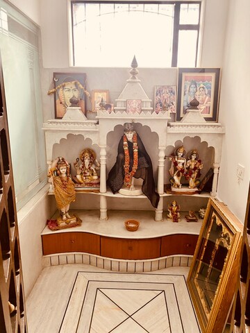 Furnished Amenities in 4 BHK Penthouse at Lalit Apartment, Aundh – for Sale