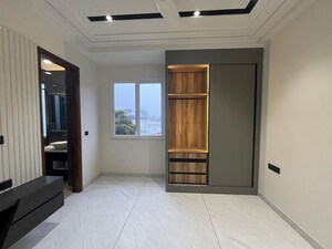 Room in 4 BHK Builder Floor at Janakpuri – for Sale