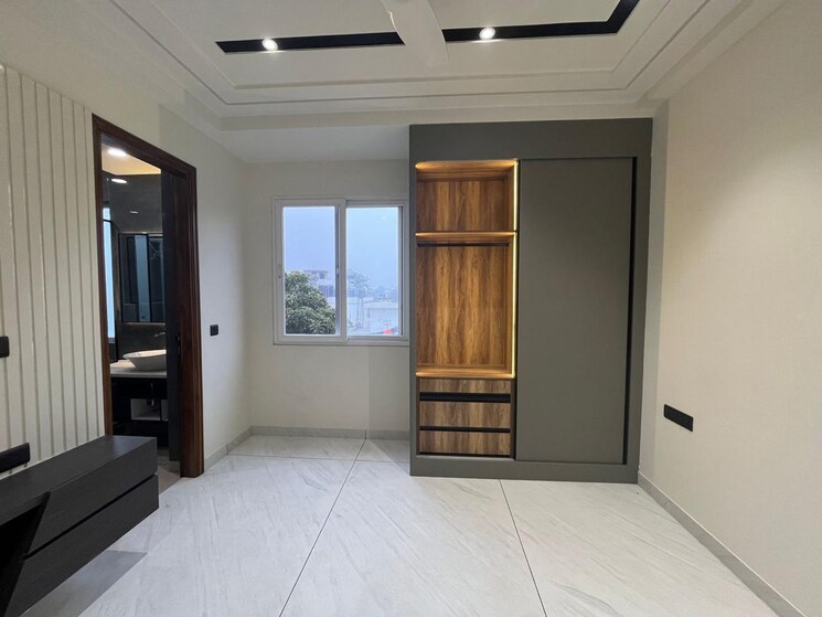 Room, janakpuri 4 Bedroom 217 Sq.Yd. Builder Floor In Janakpuri Delhi 9482690