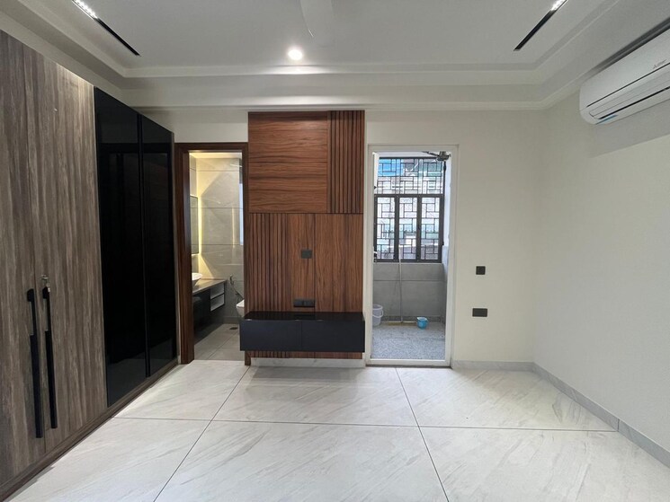 Room, janakpuri 4 Bedroom 217 Sq.Yd. Builder Floor In Janakpuri Delhi 9482690