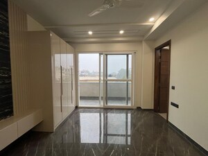 Room in 4 BHK Builder Floor at Janakpuri – for Sale