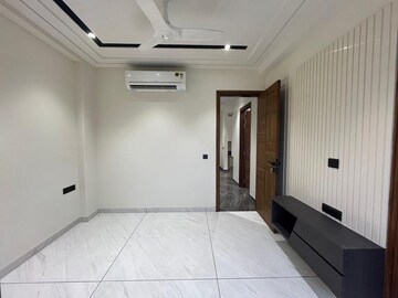 Building Lobby in 4 BHK Builder Floor at Janakpuri – for Sale
