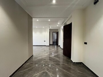 Room in 4 BHK Builder Floor at Janakpuri – for Sale