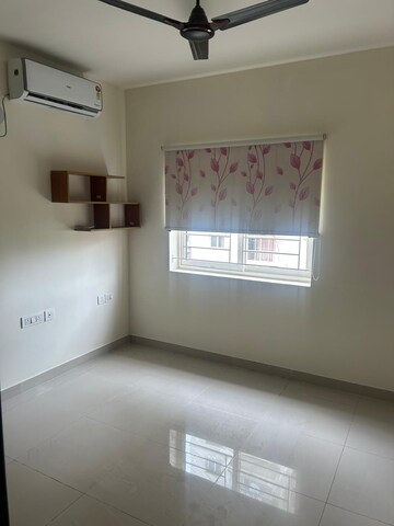 Room in 3 BHK Apartment at Mahendra Aarna, Electronic City Phase ii – for Rent