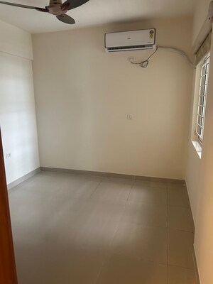 Room in 3 BHK Apartment at Mahendra Aarna, Electronic City Phase ii – for Rent