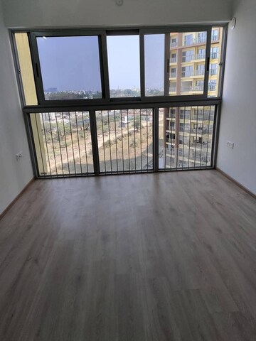 Room in 1 BHK Apartment at Amanora Adreno Towers, Hadapsar – for Rent