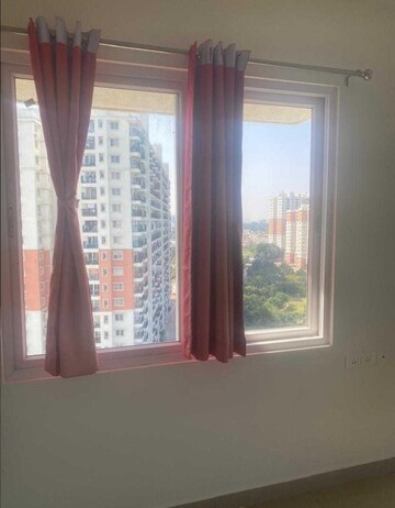 Room in 4 BHK Apartment at Prestige Ferns Residency, Harlur – for Rent