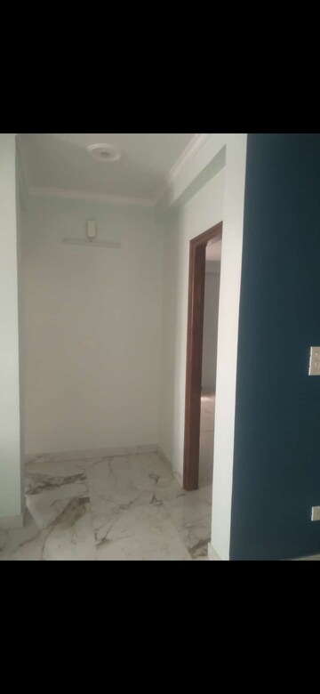 Room in 2 BHK Builder Floor at Sector 26 – for Rent