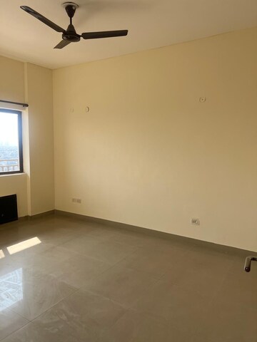 Room in 2 BHK Apartment at Ansal Sushant Estate, Sector 52 – for Rent