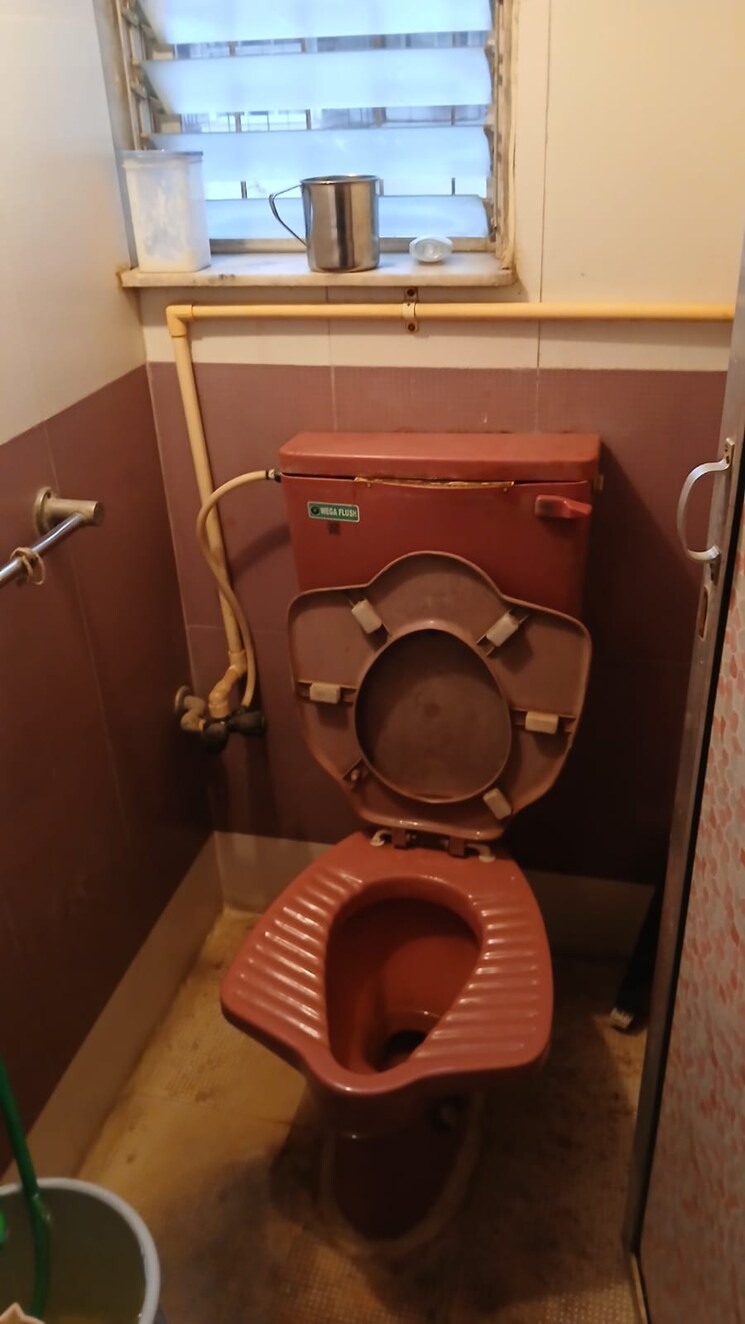 Bathroom, rameshwar-darshan-chs 1 Bedroom 550 Sq.Ft. Apartment In Andheri West Mumbai 9482853